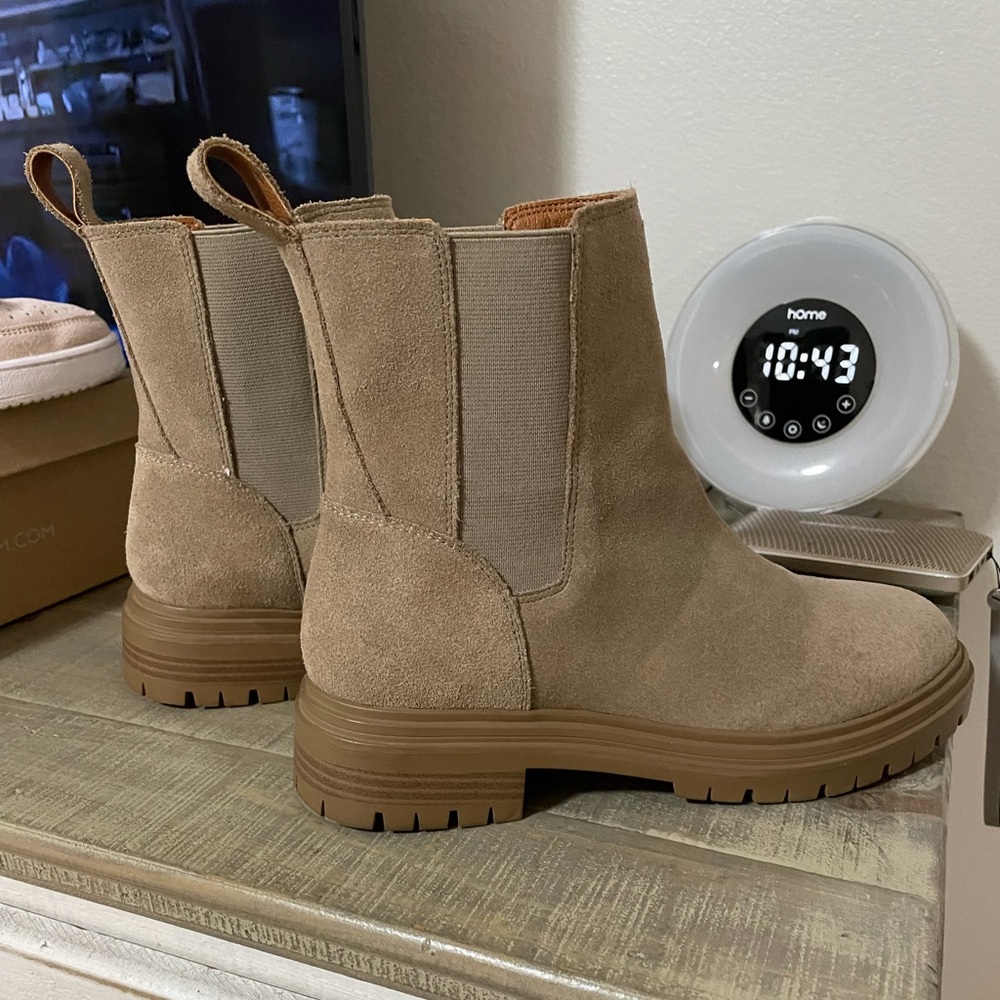 Lucky brand. Never worn. No spots size 6.5